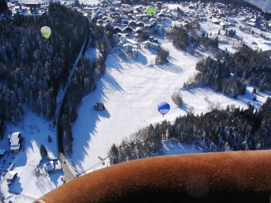 montgolfiere-neiges-neiges-les-carroz-d-araches-france-3048669696-920415