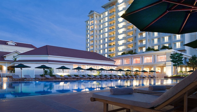 Sofitel-Phnom-Penh-Phokeethra-Pool