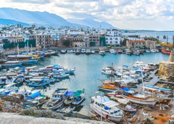 port mer bateaux ville côtière