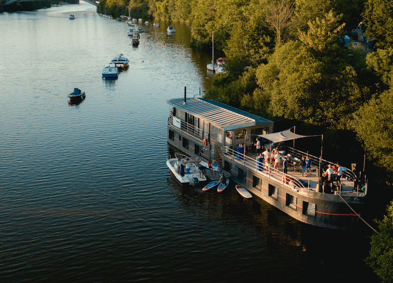 LA RIVIÈRE HOUSE « CARPE DIEM » À NANTES