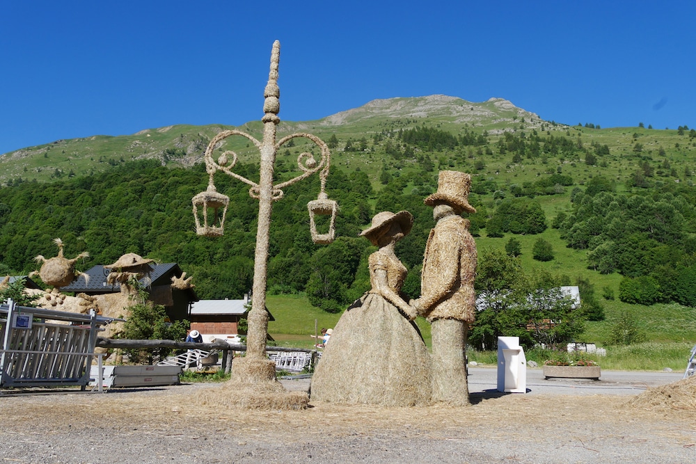 INSOLITE 9ème Concours de Sculptures sur Paille et Foin de Valloire Du 30 juin au 5 juillet 2020