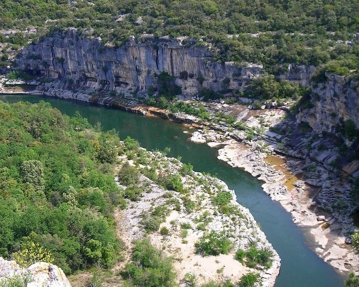 Ardéchetours : Un réseau pour les locaux