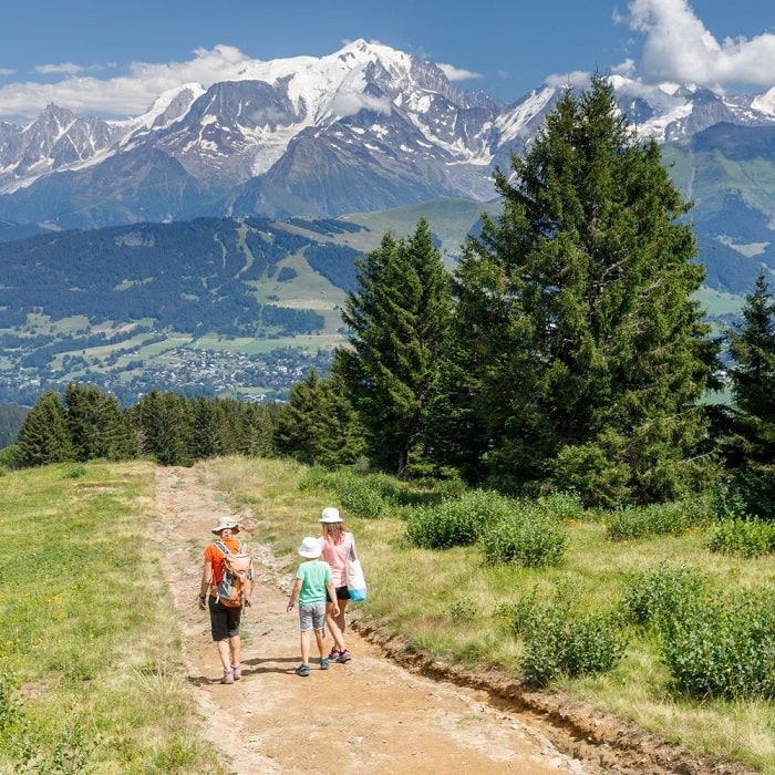 Enfants à la rencontre des marmottes