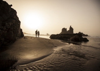 Coucher de soleil à la plage Benijo (Tenerife)