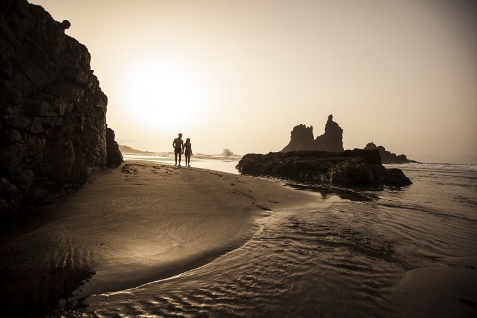 Coucher de soleil à la plage Benijo (Tenerife)