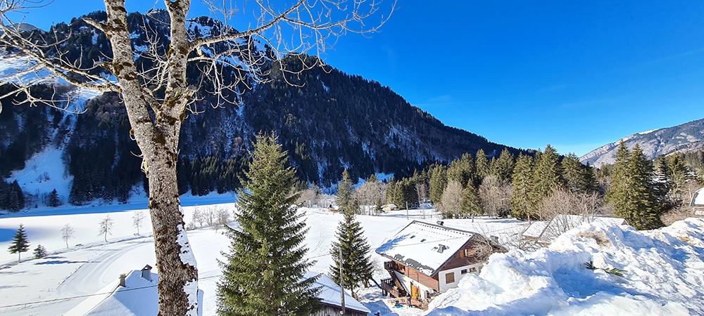 Loin du tourisme de masse, La Chapelle d'Abondance entretient un rapport privilégié avec son environnement