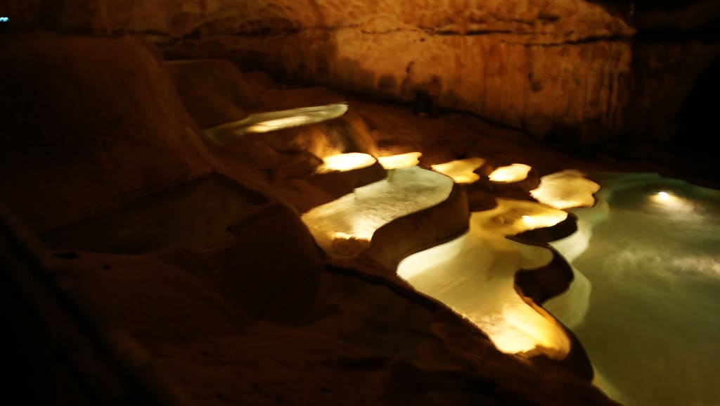 grotte de saint-marcel. © Visualhunt.
