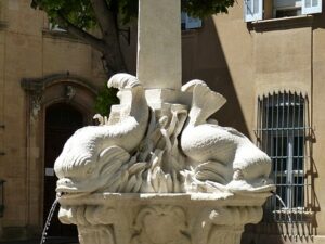 Fontaine aux 4 dauphins. Aix.