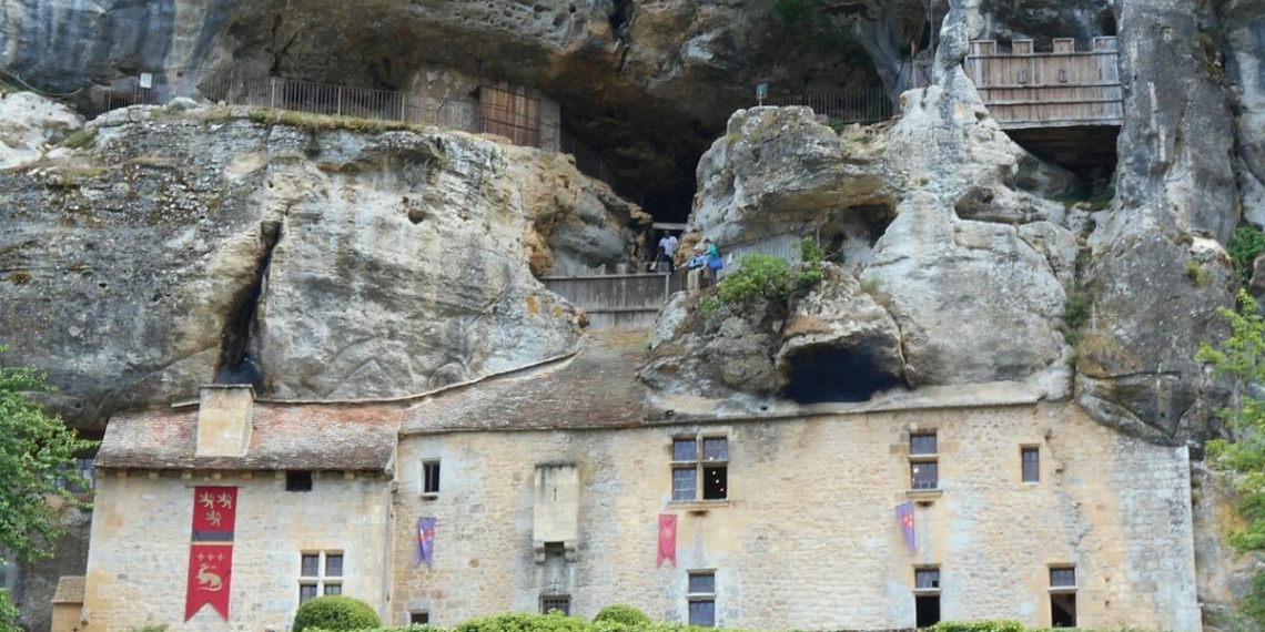 Façade de la Maison forte de Reignac. Photo Wikimedia Commons.