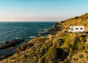 Slow tourisme : sur les routes de France en camping-car Zoom sur un road trip 100% slow tourisme à travers des régions dignes des plus belles cartes postales !