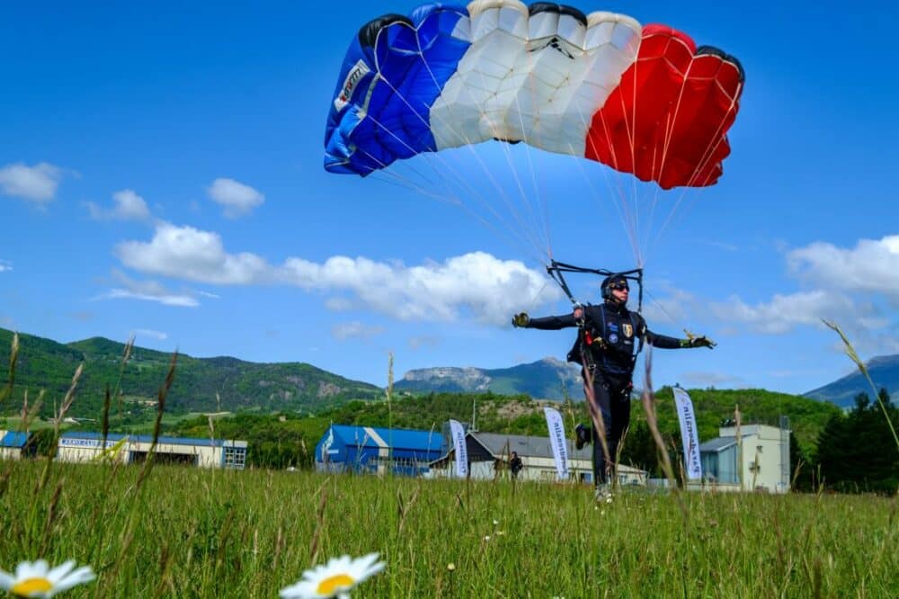 Aérodrome de Tallard, loisir aérien, Hautes-Alpes