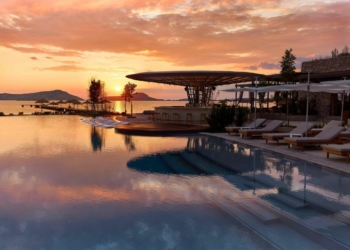 Le W Costa Navarino