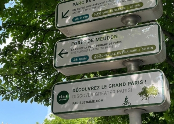 Nouveaux panneaux de signalisation à Paris