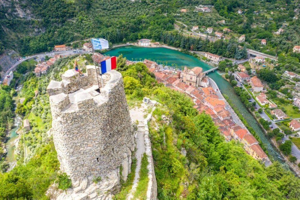 La Tour Cruella avec vue sur Breil-sur-Roya @ Isabelle Fabre