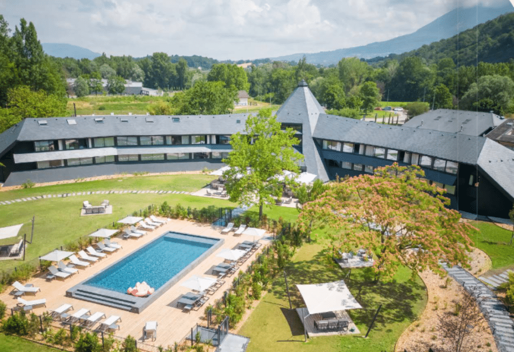 hôtel Miura, adresse bucolique en Savoie, entre campagne, lac et montagne
