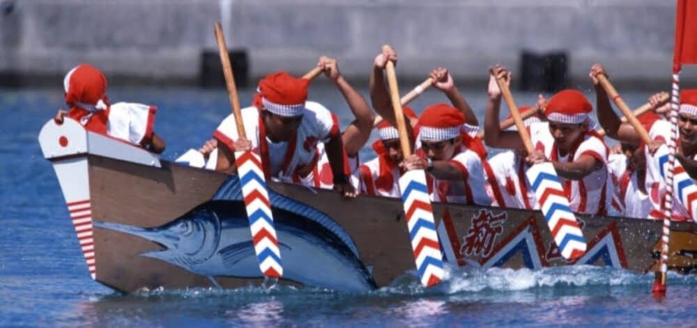 FÊTE MARITIME À NAHA : Course traditionnelle de bateaux-dragons