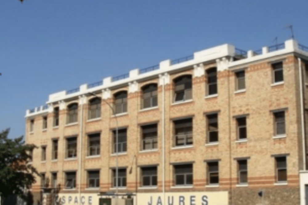 L’ancienne usine de parfumerie « Piver » devenue une immense résidence d’artistes