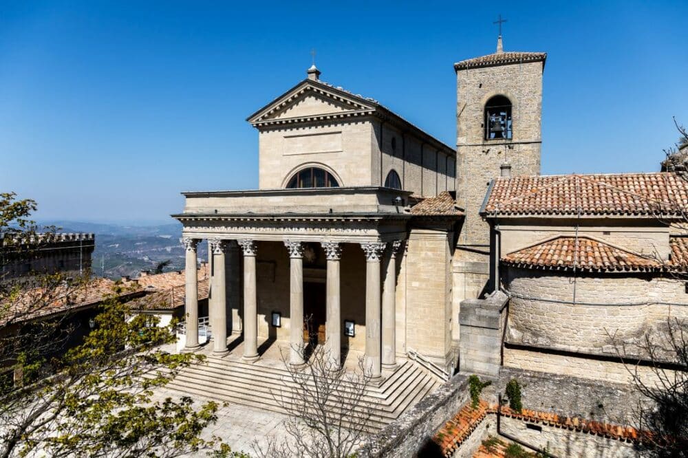 découvrir San Marino, la plus ancienne république au monde perchée sur le Mont Titano