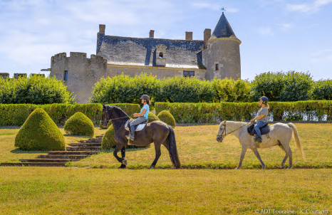 Tourisme équestre La Boucle des châteaux : découvrir des châteaux de la Loire à cheval