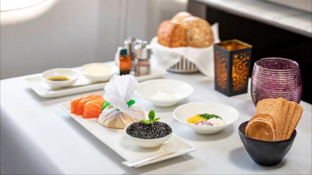 CAVIAR BC SERVICE B777; QATAR AIRWAYS; HIA