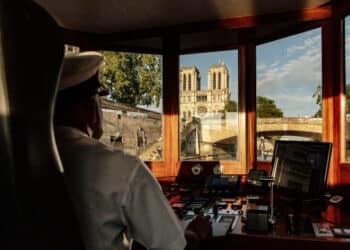 NOTRE DAME DE PARIS