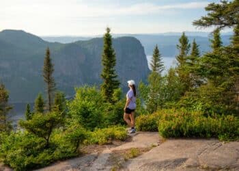 forêts randonneuse montagne lac