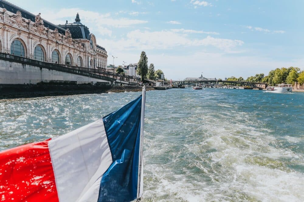 EXPLORE PARIS