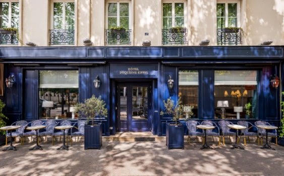 devanture bleue de l'Hôtel Duquesne Eiffel