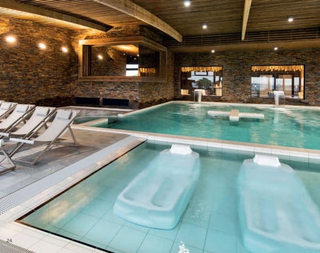 intérieur de la piscine et du spa du Thalasso Concarneau