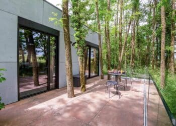 Vue extérieure cottage avec jardin