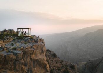 vue sur un promontoire rocheux à Oman