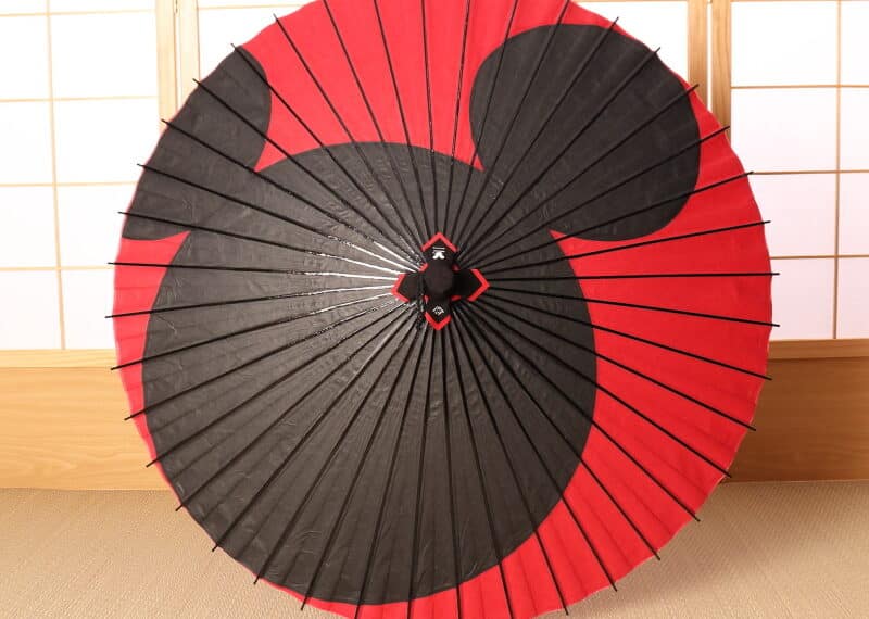 ombrelle japonaise rouge et noire