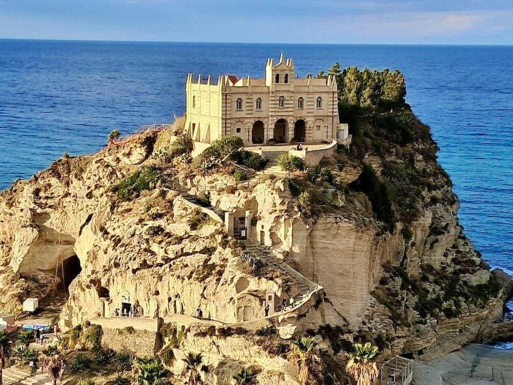 L'église Santa Maria del Isola perchée sur son ilôt ©Catherine Gary