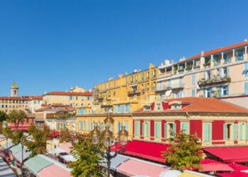 Le marché du Cours Saleya depuis les remparts du Quai des États-Unis
