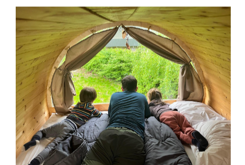 famille tente forêt