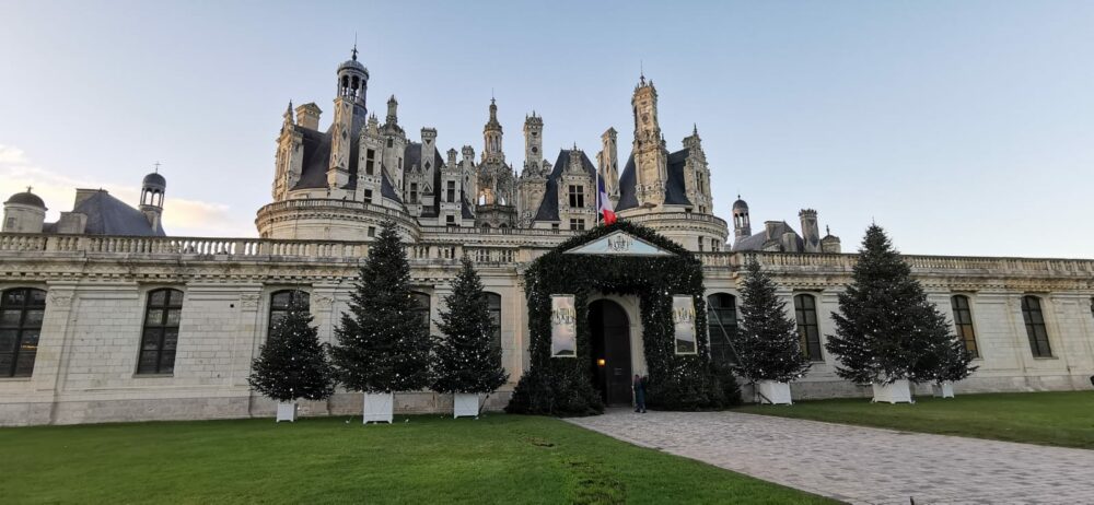 Château sapins guirlandes 