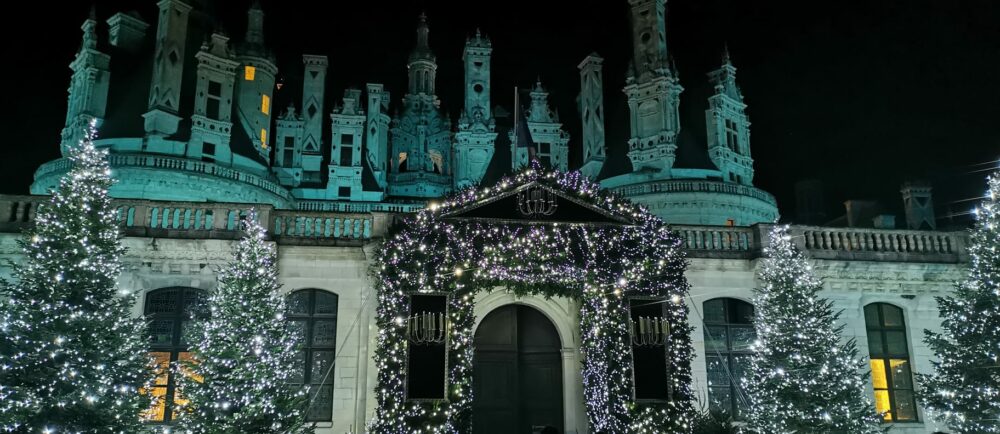 Château sapins guirlandes