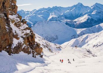piste de ski avec skieurs