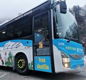 avant d'un car en montagne