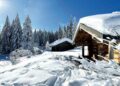 chalet sous la neige