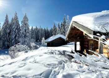 chalet sous la neige