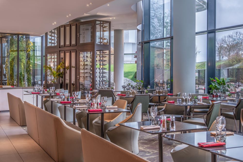 RESTAURANT TABLES CHAISES