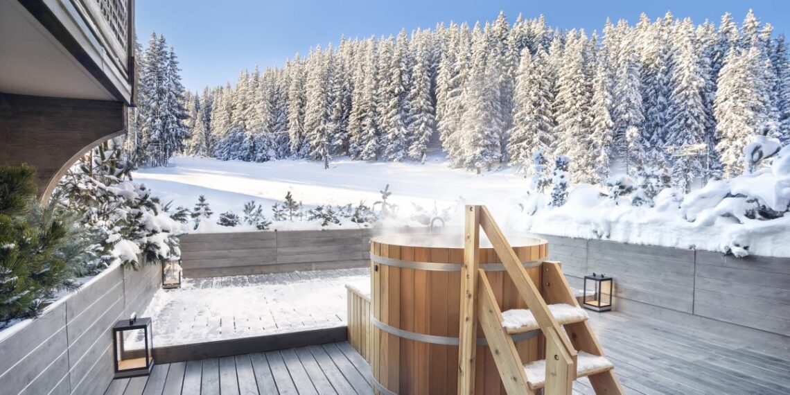 Le Melezin, France - Chambre Ski Piste with Hot Tub