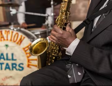 musicien jouant saxophone