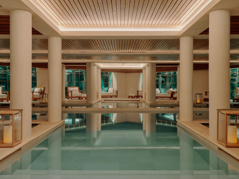 piscine spa intérieur