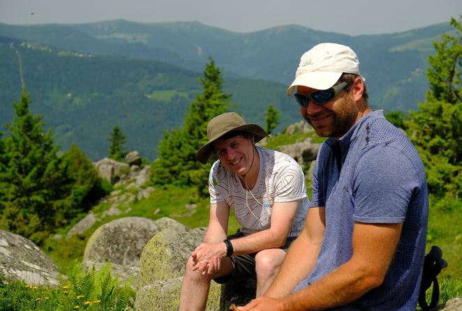 2 hommes à la montagne