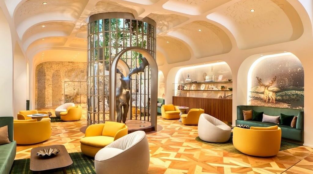 fauteuils hall d'hôtel