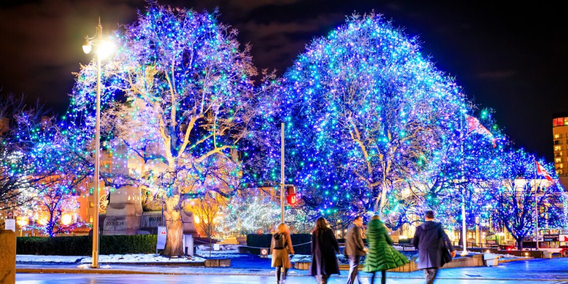 sapins illuminés passants