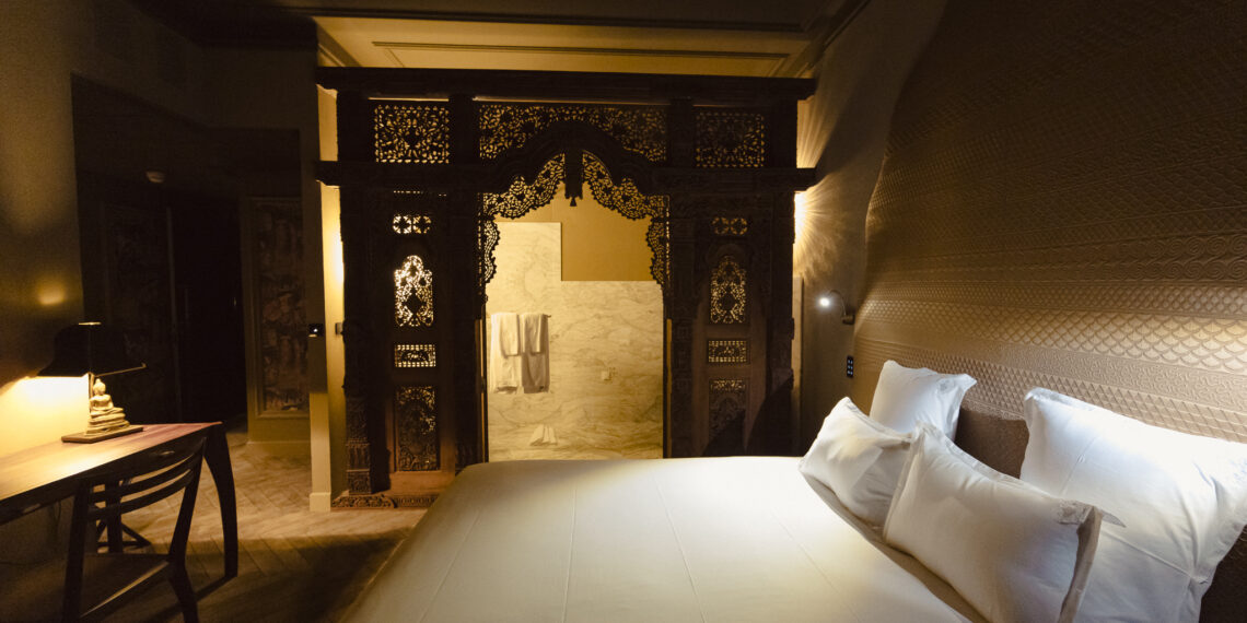 chambre d'hôtel lit