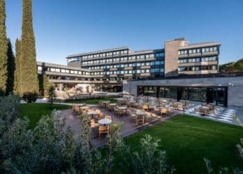 bâtiment hôtel resto extérieur